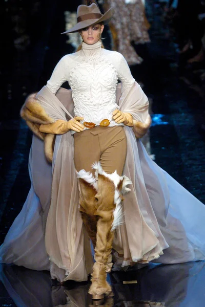 Look 18